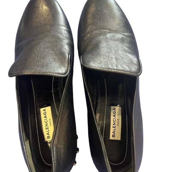 Balenciaga black loafers featuring almond toe, leather insole. - Picture 10 of 10